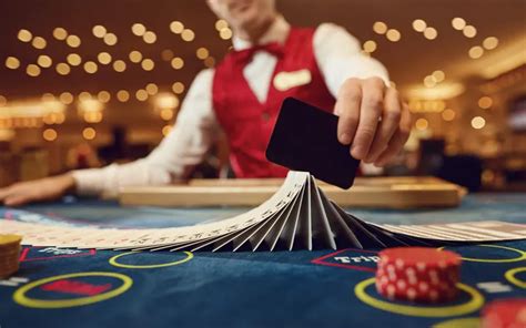 Croupier / Croupière : métier, études, diplômes, .